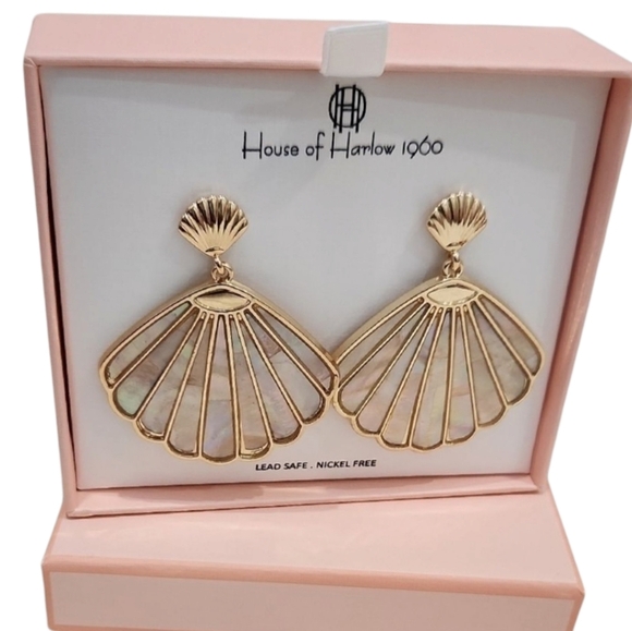 💛🔹️House of Harlow🔹️ 1960 Gold Shell Iridescent Scallop Earrings ✨️🐚 - Picture 1 of 6